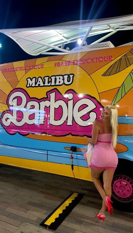 itshollyday perfect model picture