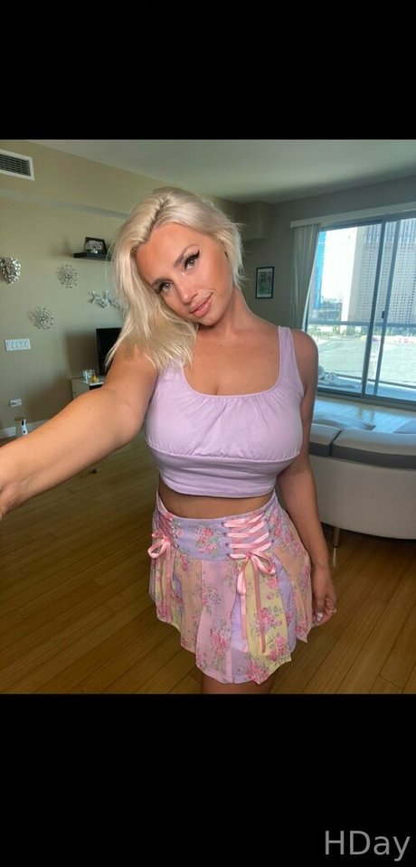 itshollyday hot actress img