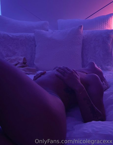 Nicole Grace model naked photo