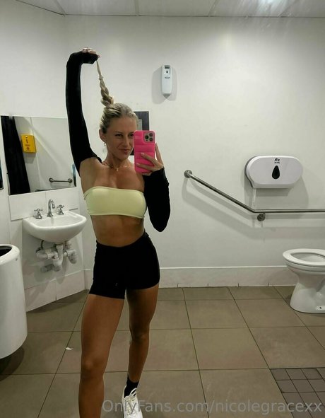 Nicole Grace pornographic actress pictures