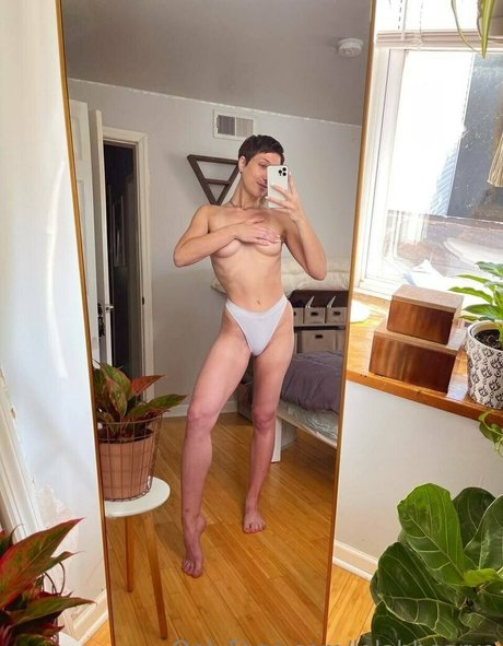 lolahbearxo hd pornstar img