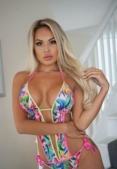 girl on girl onlyfans hot naked picture