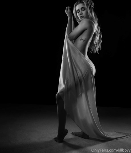 Lillbbyy pornstar free gallery