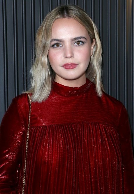 Bailee Madison beautiful model photos