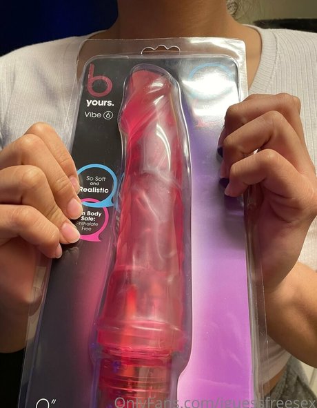 iguessfreesex model naked photo