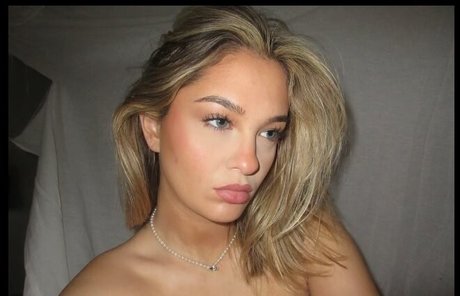 Claudia Conway nude star img