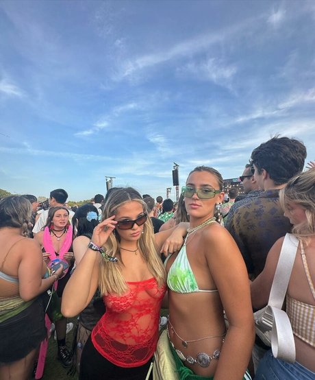 Claudia Conway model top pic