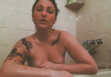 Lala Kitty pornstar naked image