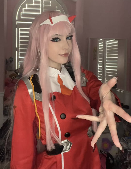 emiki28 star naked picture