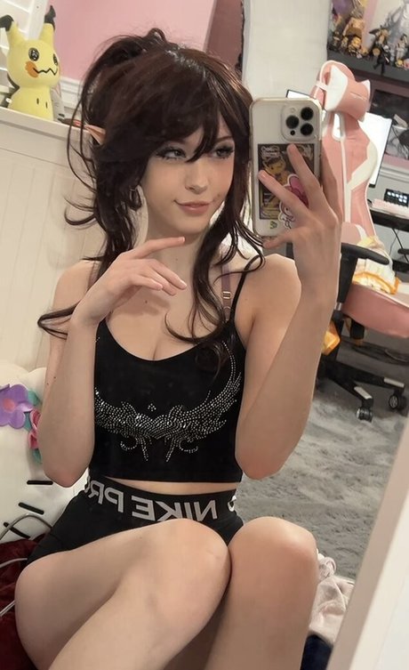 emiki28 naked actress image