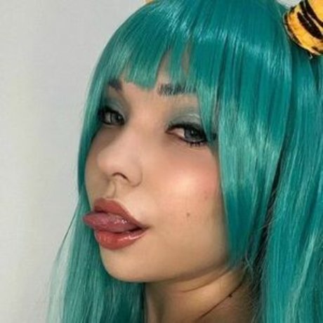 Nyawmilk adult model gallery