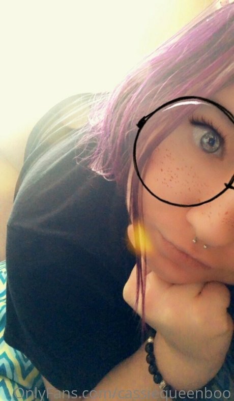 cassiequeenboo erotic model pic