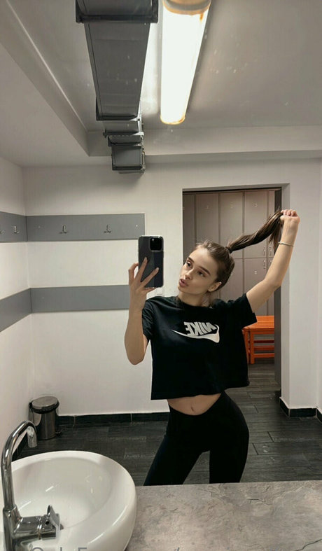 female popular onlyfans nudes archive