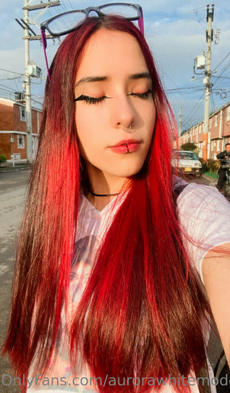 aurorawhitemodel art star archive