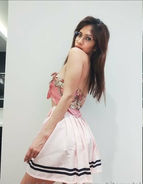 aurorawhitemodel erotic actress photo