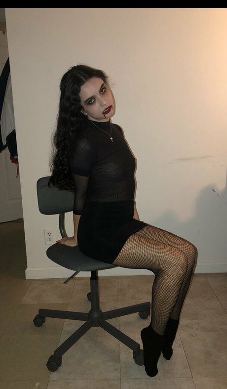 Mia Kerin model naked photos