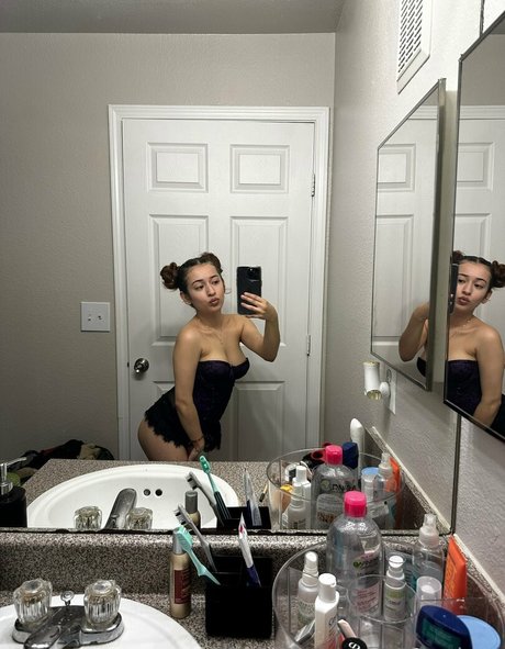 tinyrissy adult actress images