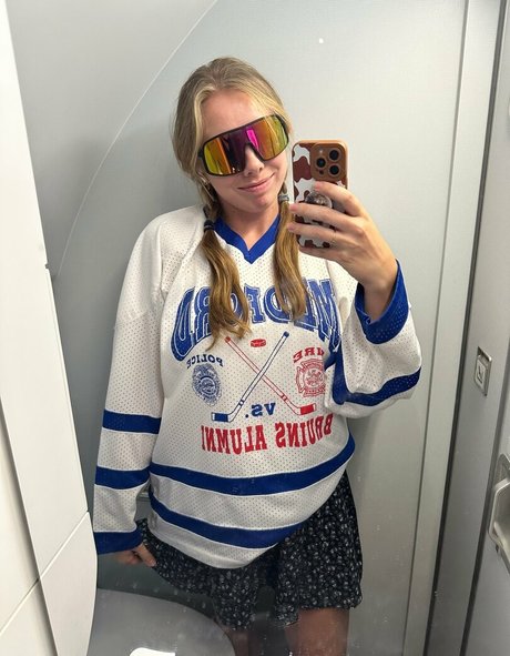 CosmicKitti adult actress image