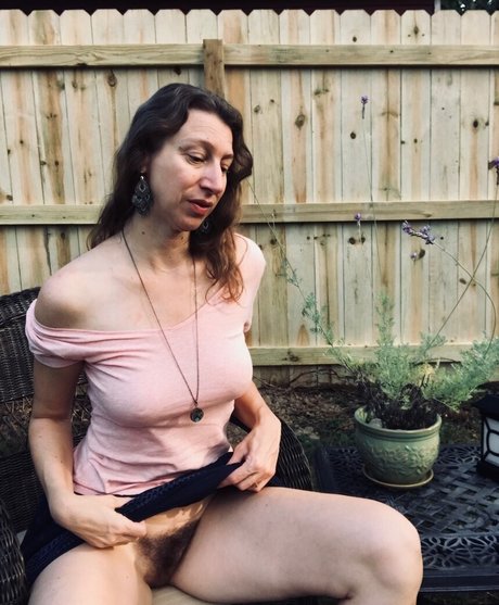 Jennyposes4u pornstar free picture