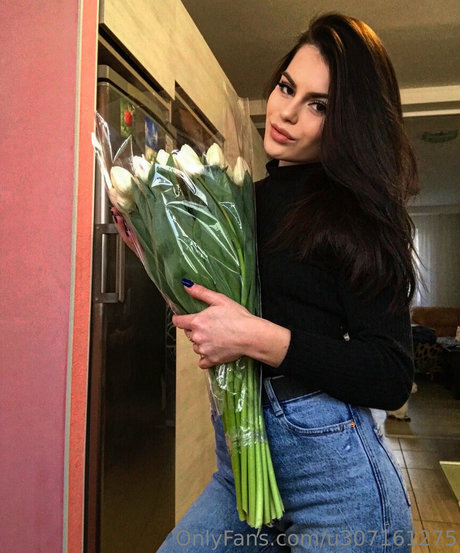 nika dream naked actress picture