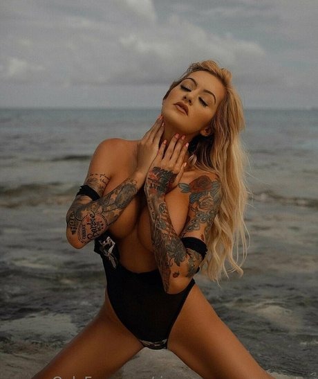 riannaconnercarpenter beautiful star photos