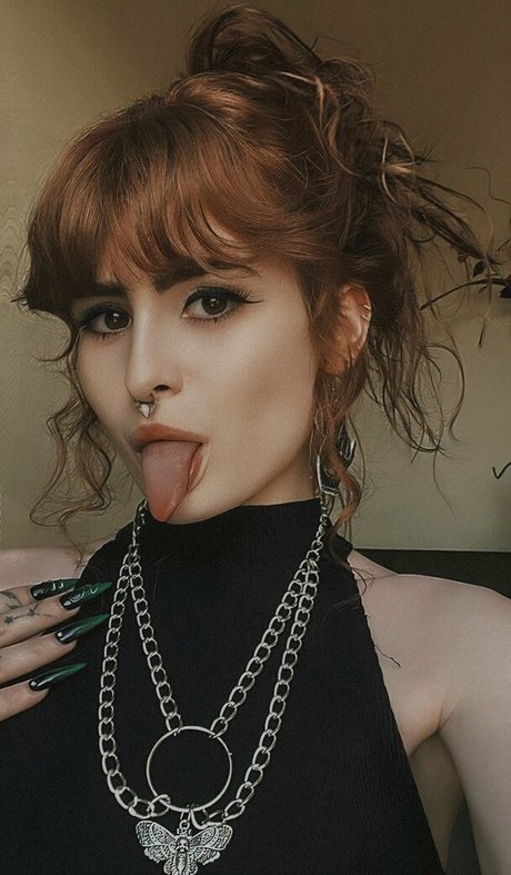 selenophiliaa model naked img