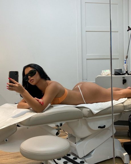 Aliana Mawla star naked image