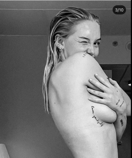 Erikalindgr3n free model gallery