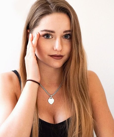 melaniehfl naked pornstar gallery