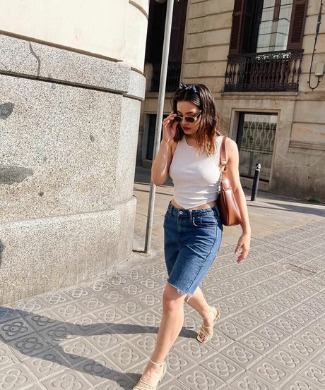 Anne Whisper model perfect image