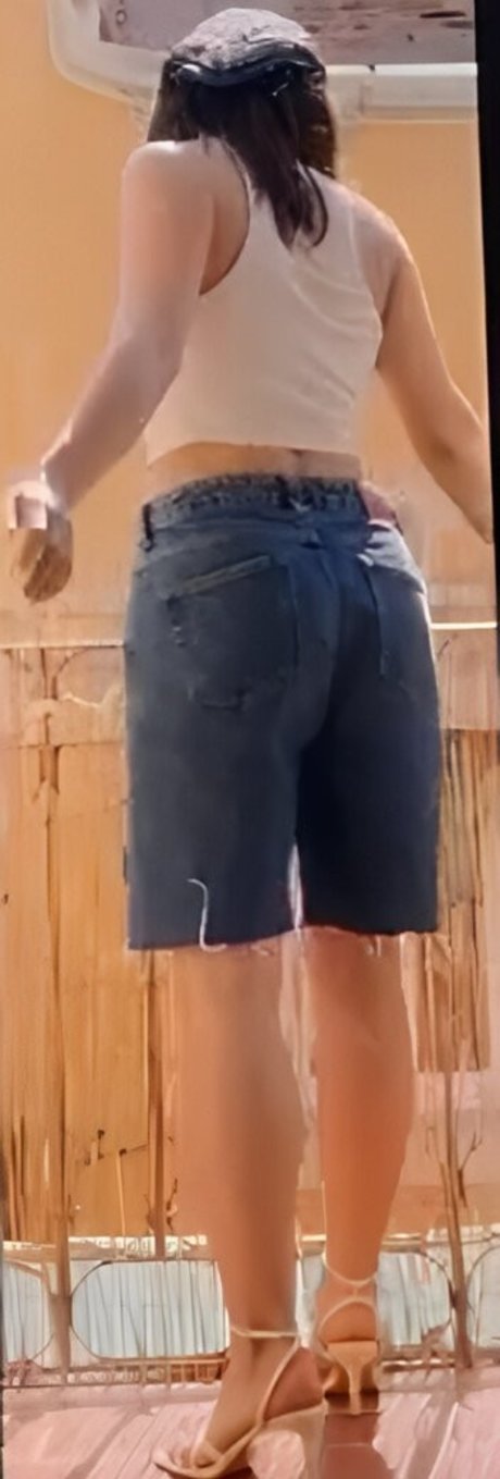 Anne Whisper model art archive