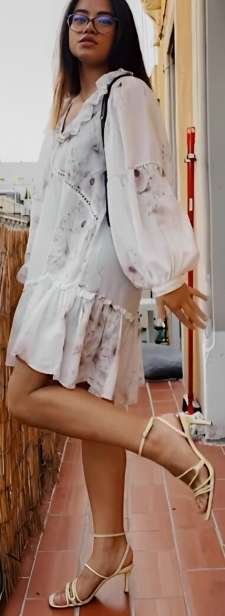 Anne Whisper hot star pictures