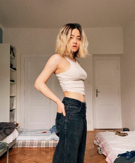 Anne Whisper star images