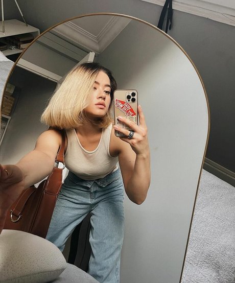 Anne Whisper nice model img