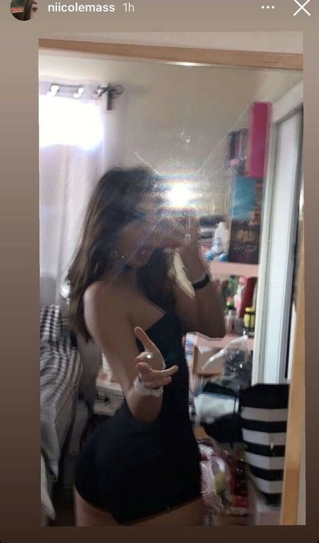 buniibandit nude model image