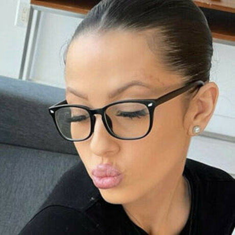 Amela Omor sexy model galleries