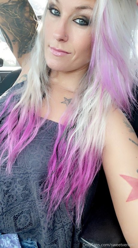 Sweetvenom1 nude pornstar photo