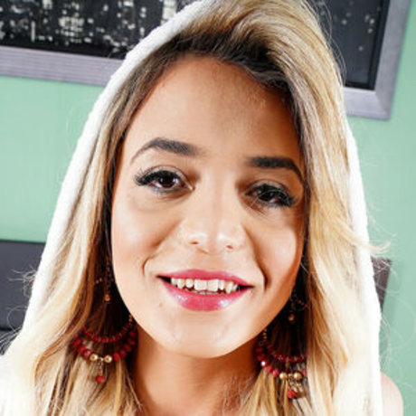 Yasmine De Castro beautiful model image