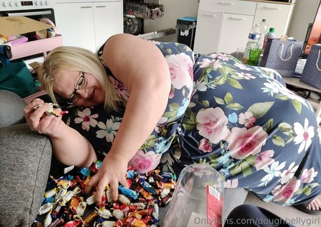 doughbellygirl model pretty pics