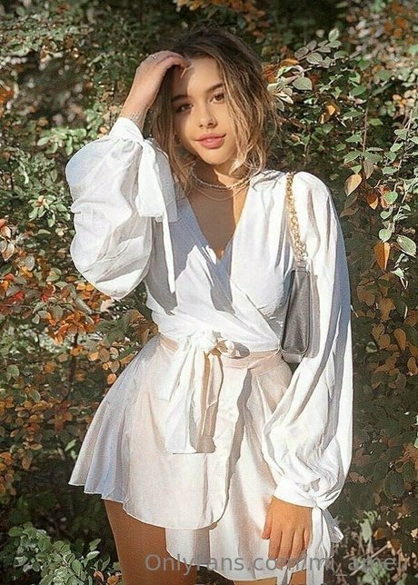 mi ameli erotic actress photos