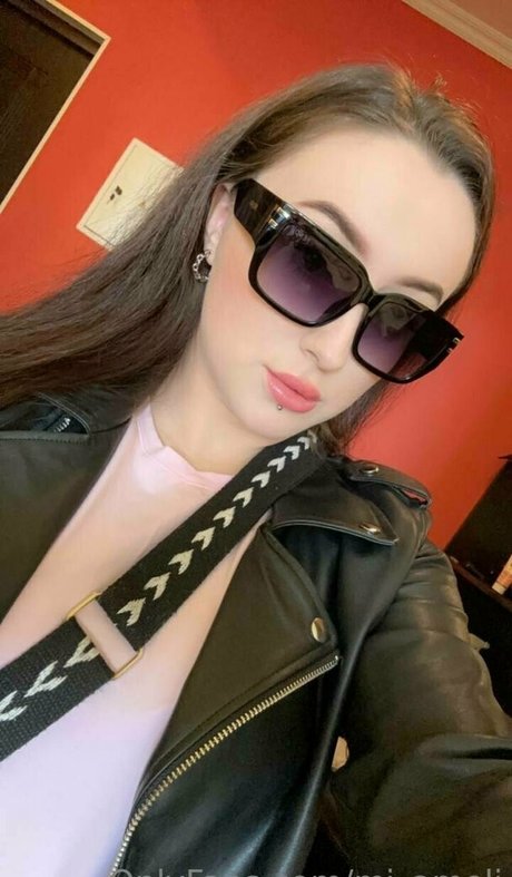 mi ameli sexy model photo