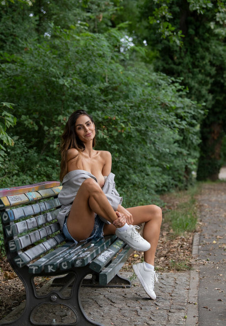 leedali adult star images