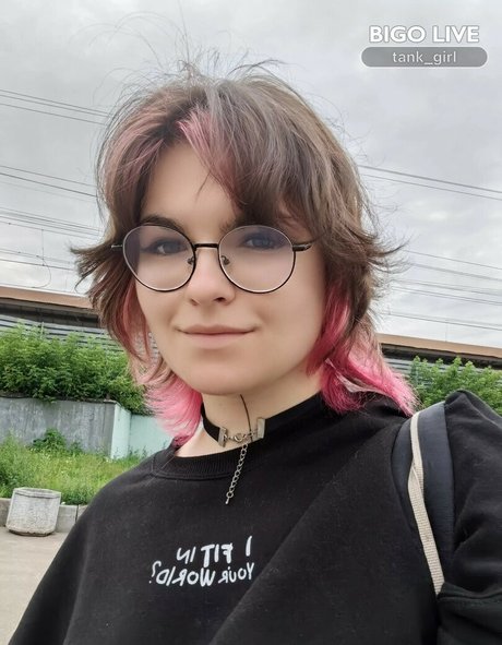 Tank Girl model free pics