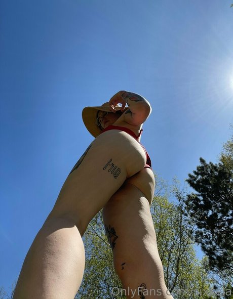 sixxela naked model archive