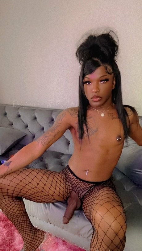 tslariyadior star hot photos