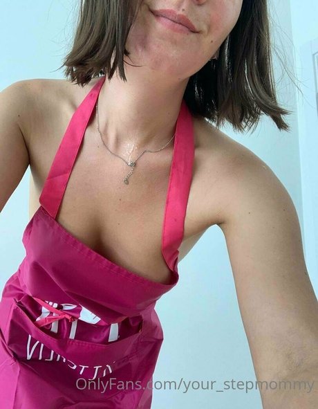 your stepmommy nudes actress pic