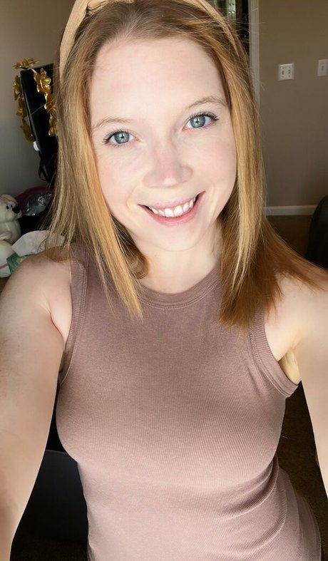 Peachy Noel pornographic model gallery