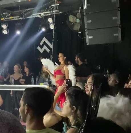 Shira Mosi exclusive model images