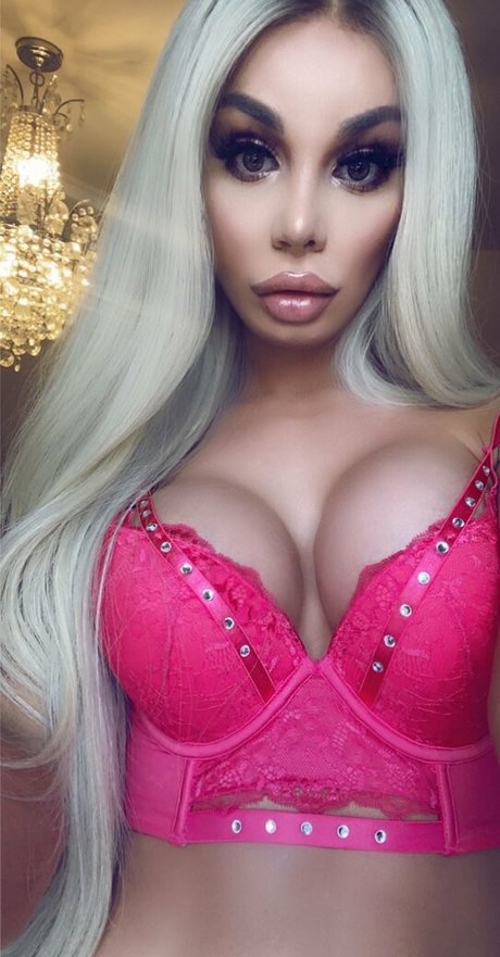 Lola Christina sex actress photos