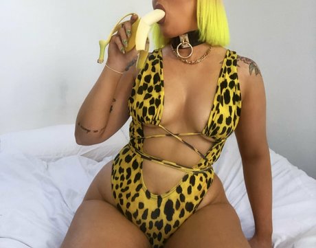 mimialmighty star top pictures